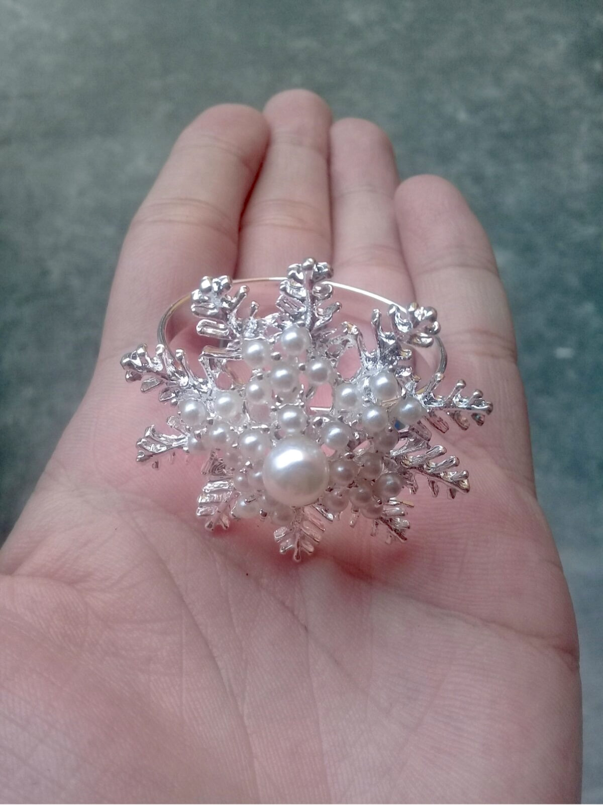 Pearl Encrusted Snowflake Napkin Ring